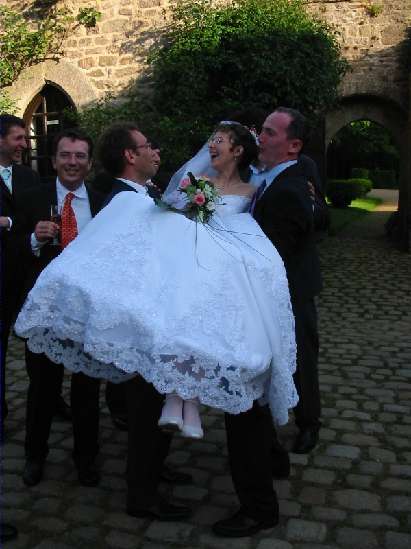 Karine port&eacute;e par les invit&eacute;s