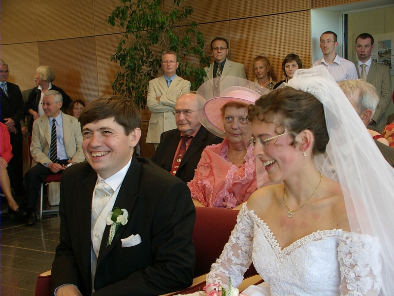 Les mari&eacute;s &agrave; la mairie