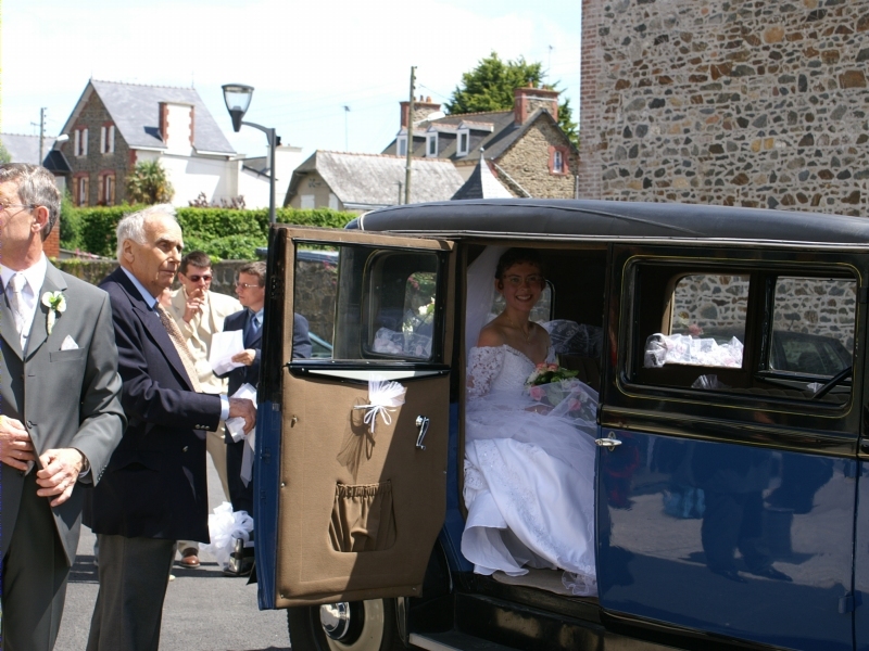 Karine dans la voiture &agrave; la mairie